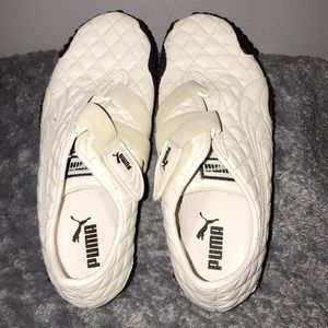 old style puma sneakers